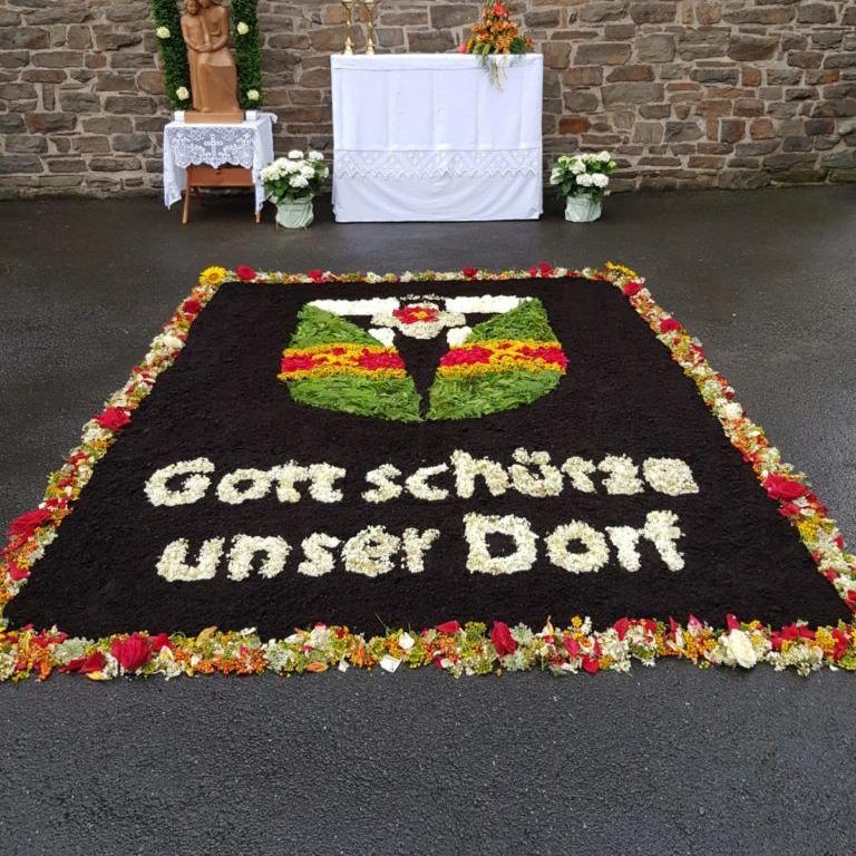 Blumenteppich zu St. Anna in Selbach