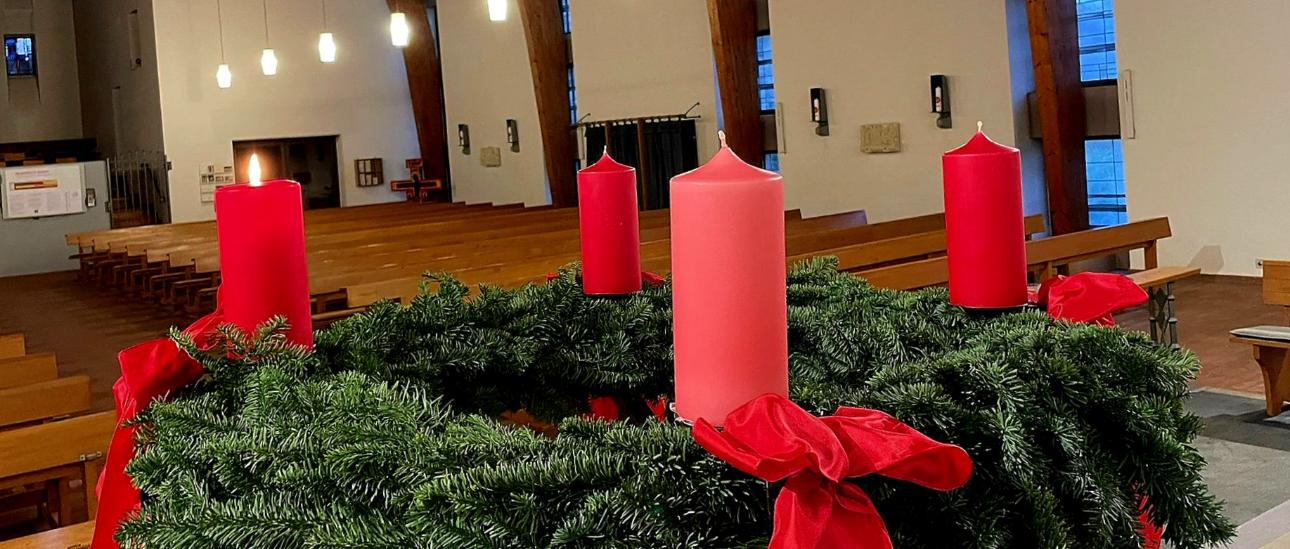 Adventskranz in St.Katharina Schönstein