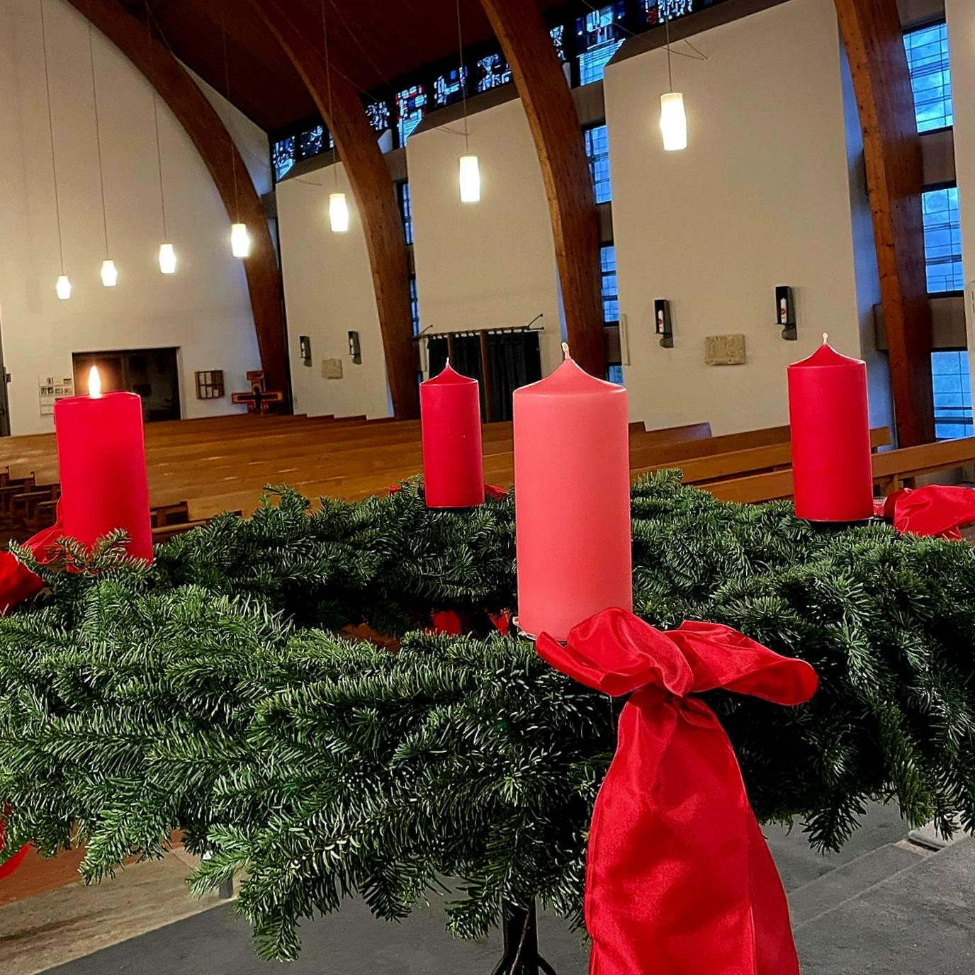 Adventskranz in St.Katharina Schönstein