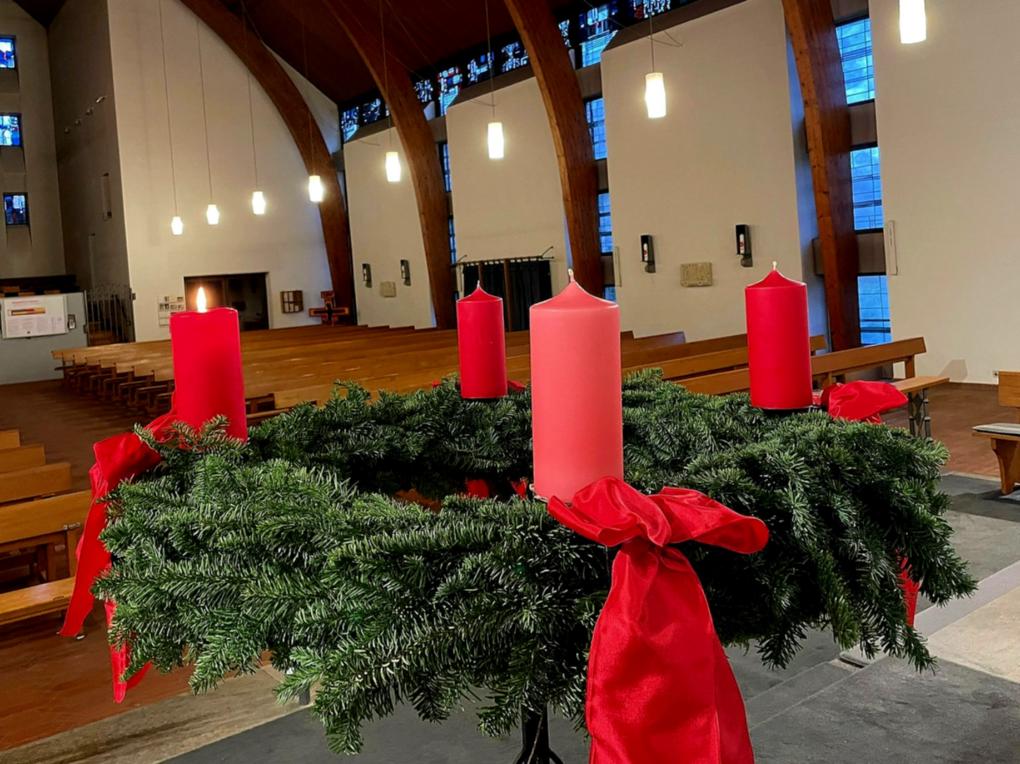 Adventskranz in St.Katharina Schönstein