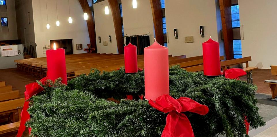 Adventskranz in St.Katharina Schönstein